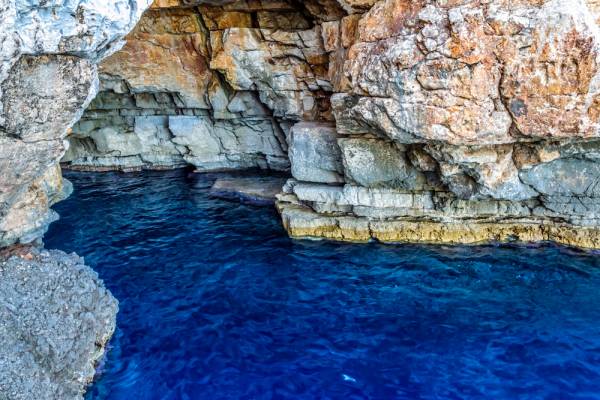 Odysseus Höhle.jpg