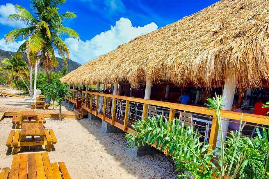 Bar am karibischen Strand