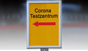 Hinweisschild Corona Testzentrum