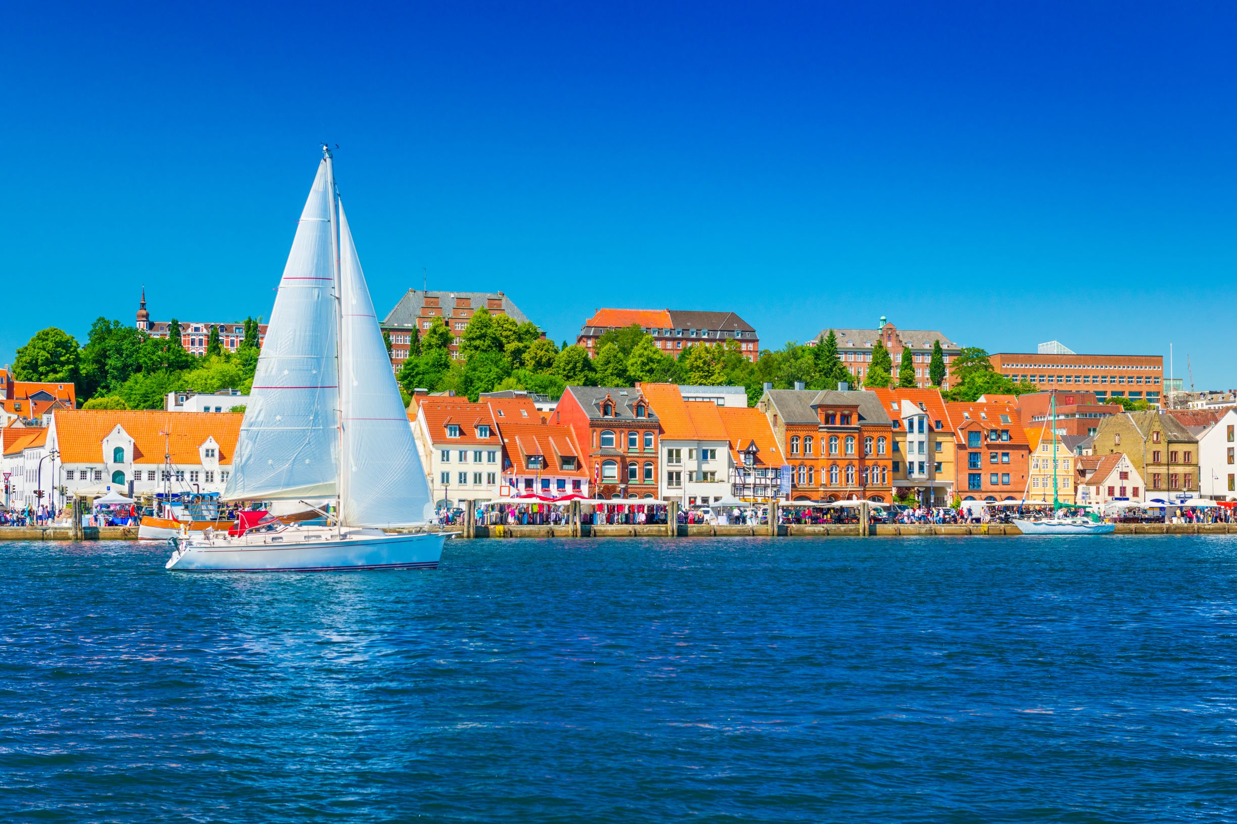 Flensburg hat ein einzigartiges Flair. Hafenstadt, Studentenstadt und die direkte dänische Nachbarschaft erzeugen eine einzigartige Atmosphäre.